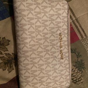 Michael Kors wristlet